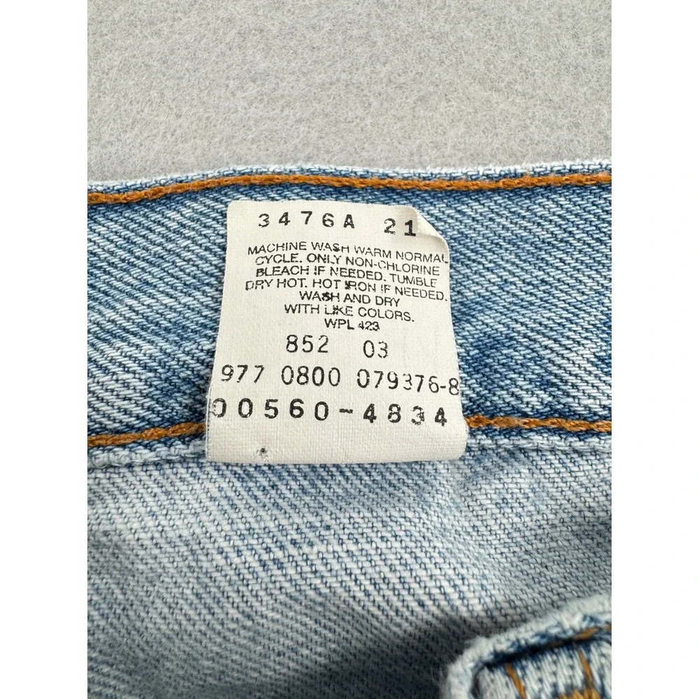 Vintage Y2K Levis 560 Loose Fit Tapered Leg Jeans Mens 36x32 (34x32) Light Wash